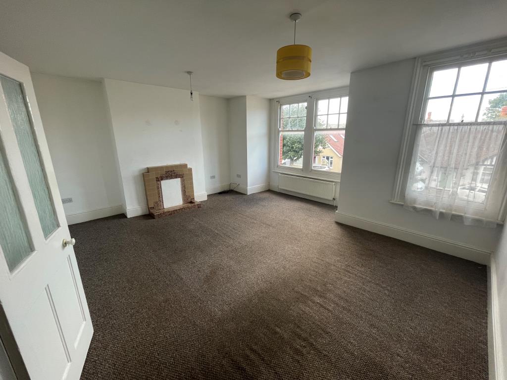 Lot: 110 - PROPERTY ARRANGED AS TWO FLATS - Living room with bay window